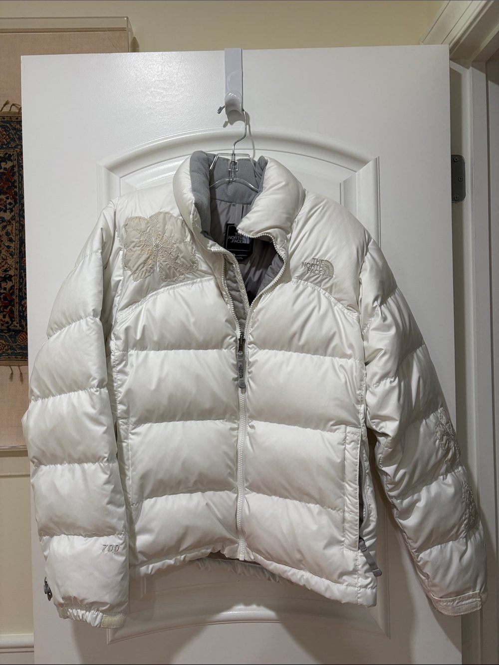 The North Face Women's White Puffy Jacket With Embroidery Sz M